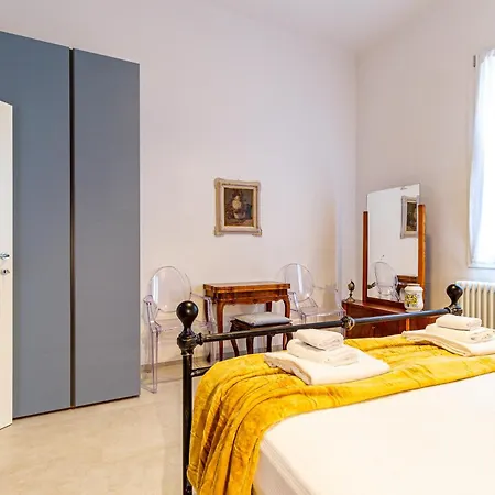 Lägenhet Familybo Shangri-la Bologna